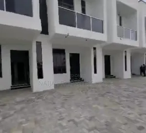 3bdrm Townhouse / Terrace in Lekki Scheme 2, Abraham Adesanya Estate
