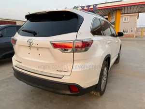 Toyota Highlander XLE V6 4x4 (3.5L 6cyl 6A) 2016 White