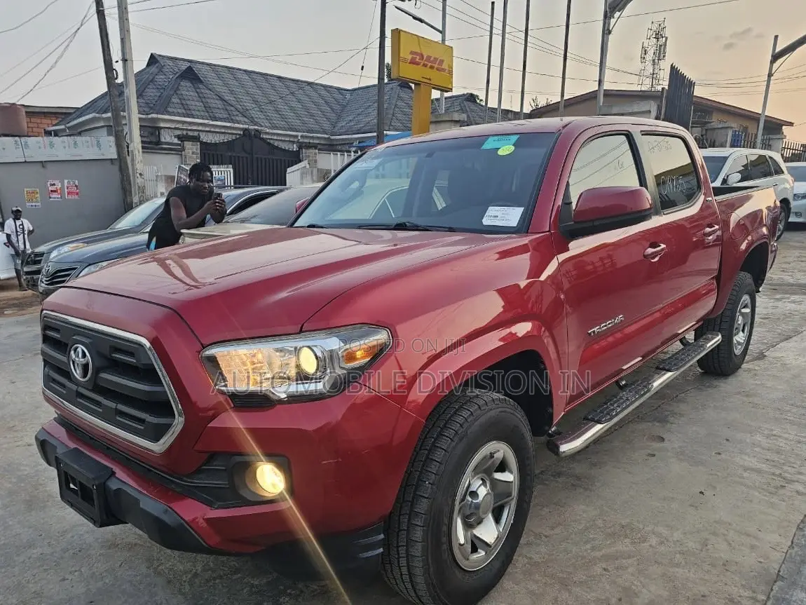 Toyota Tacoma 2017 Red