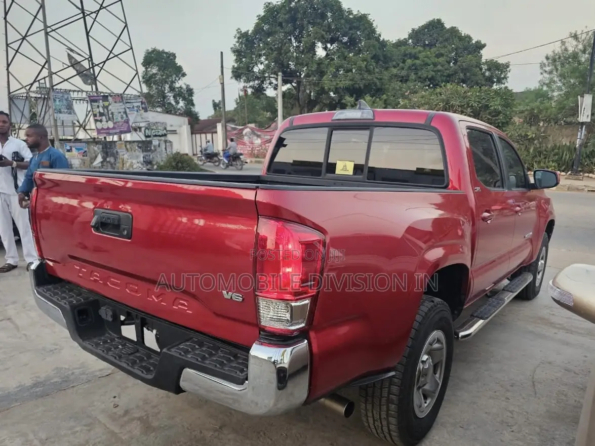 Toyota Tacoma 2017 Red