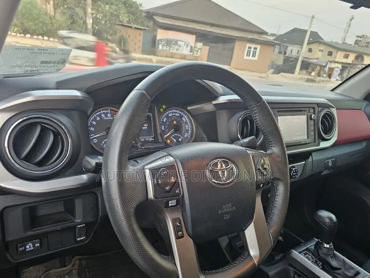 Toyota Tacoma 2017 Red