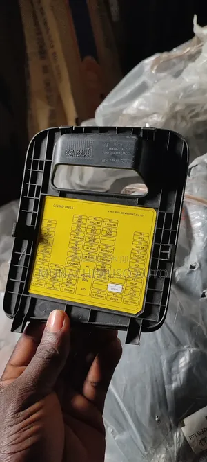 Inside Fuse Cover Hyundai Santa Fe 2013/17