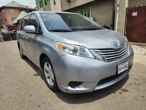 Toyota Sienna 2016 Gray
