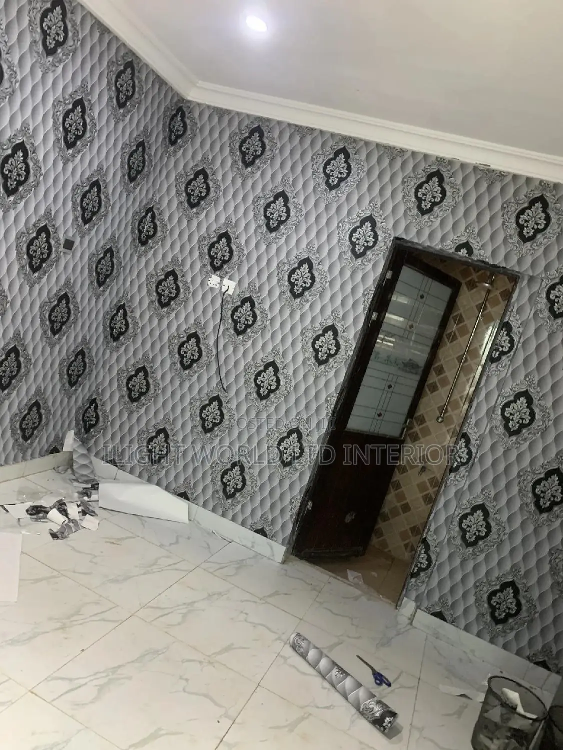 Highly Skilled Standard Wallpaper Installer.