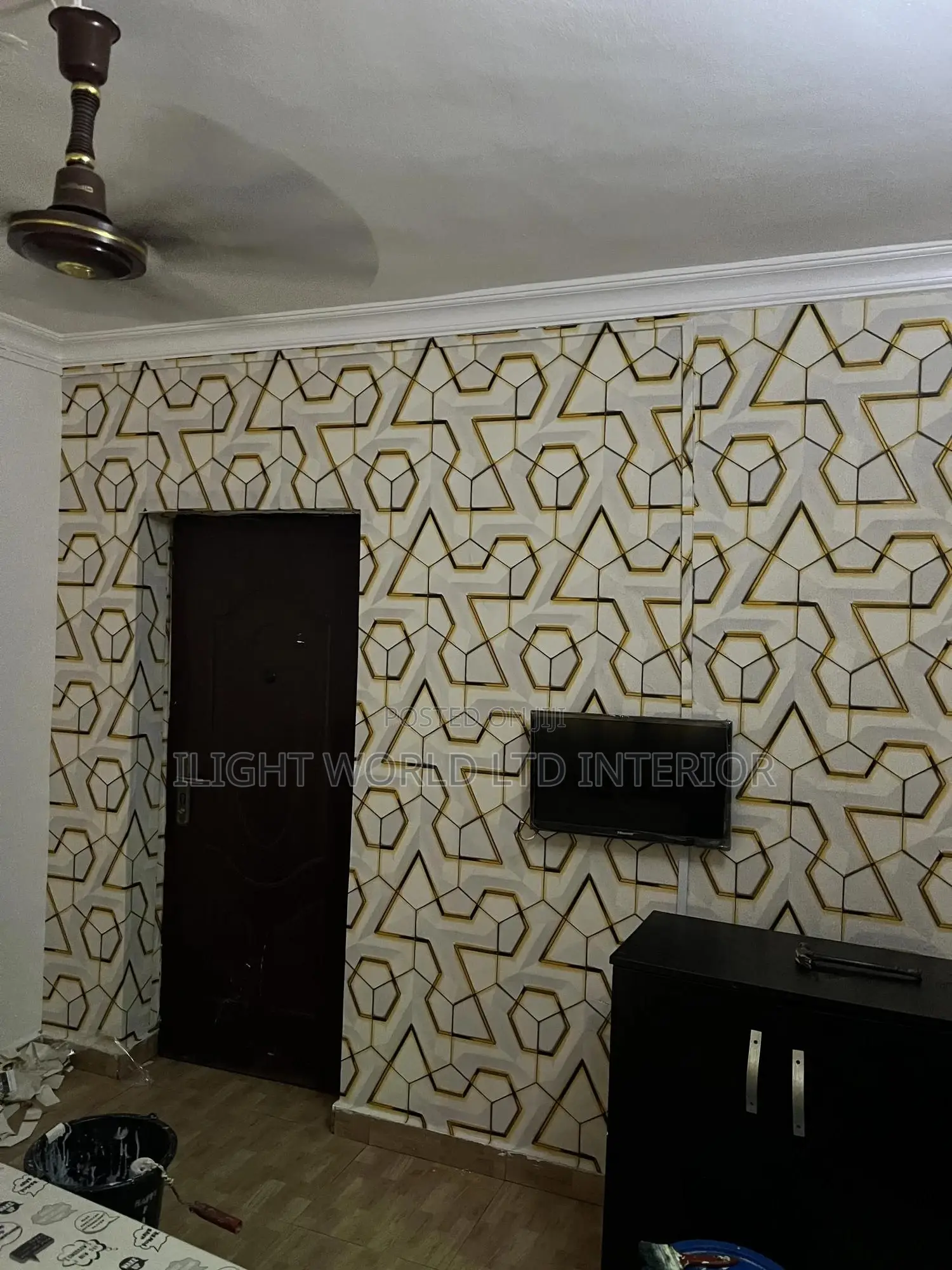 Highly Skilled Standard Wallpaper Installer.
