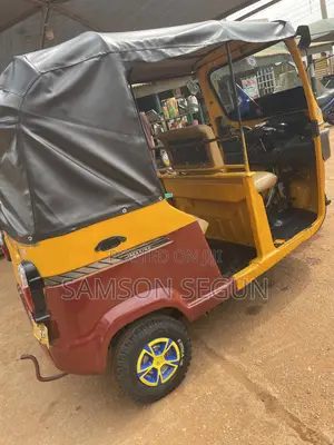 TVS King Cargo 2020 Yellow