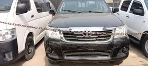 Toyota Hilux SR 4x4 2014 Black