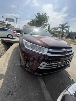 Toyota Highlander XLE 4x4 V6 (3.5L 6cyl 8A) 2018 Red