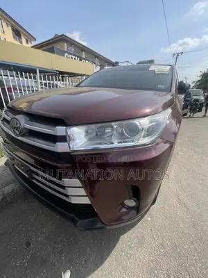 Toyota Highlander XLE 4x4 V6 (3.5L 6cyl 8A) 2018 Red