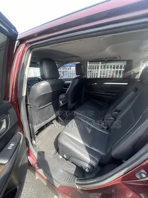 Toyota Highlander XLE 4x4 V6 (3.5L 6cyl 8A) 2018 Red