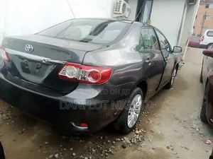 Toyota Corolla L 4dr Sedan (1.8L 4cyl 5M) 2013 Gray