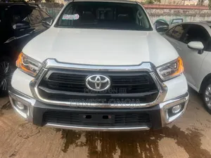 Toyota Hilux Revo Double Cab Petrol 2.7 AWD 2021 White