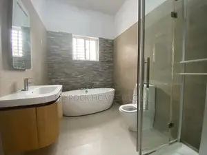 3bdrm Apartment in Banana Island for rent