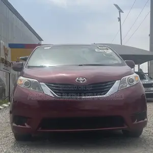 Toyota Sienna 2012 Red