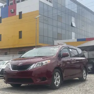 Toyota Sienna 2012 Red