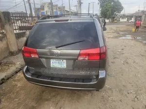 Toyota Sienna 2005 Gray
