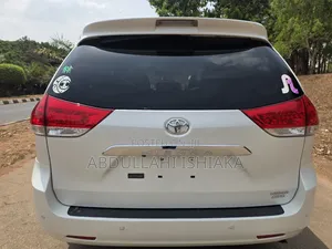 Toyota Sienna Limited 7-Passenger 4dr Minivan AWD (3.5L 6cyl 6A) 2014
