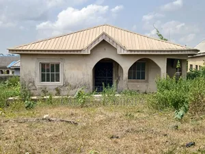 6bdrm Bungalow in Ikorodu for sale