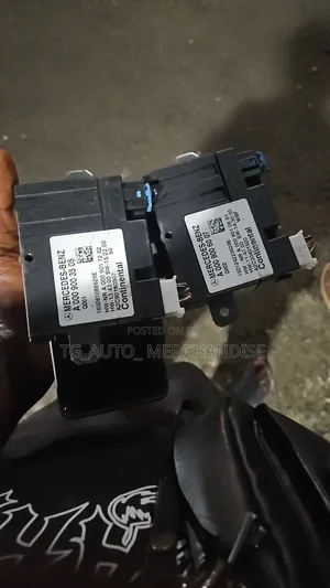 Fuel Pump Control Module C300 GLC 300 E300