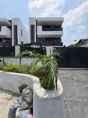 5bdrm Duplex in Lekki Phase 1 for sale