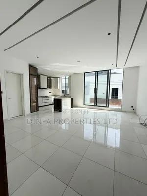 2bdrm Apartment in Lekki Phase 1 for rent