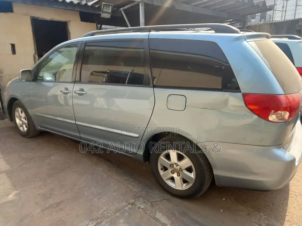 Toyota Sienna for Hire
