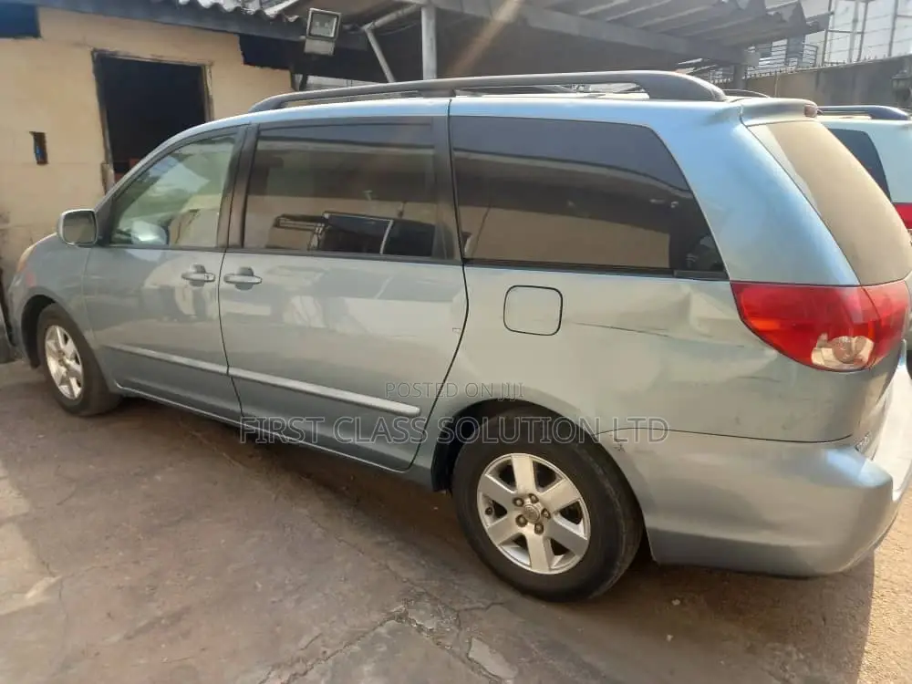 Toyota Sienna for Hire