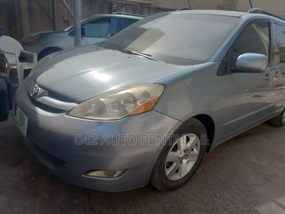 Toyota Sienna for Hire