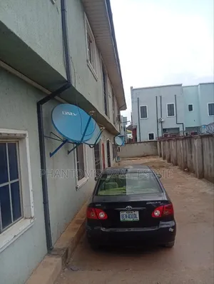 2bdrm Block of Flats in Limit (Infant Jesus, Benin City for sale