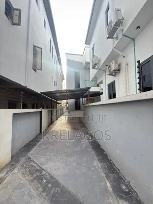 4bdrm Duplex in Chevron for rent