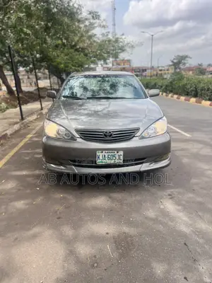 Toyota Camry SE 4rd Sedan (2.4L 4cyl 5M) 2004 Gray