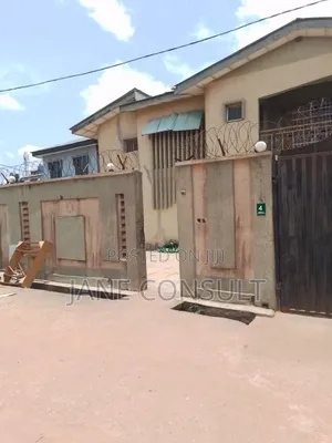 6bdrm Block of Flats in Baruwa for sale