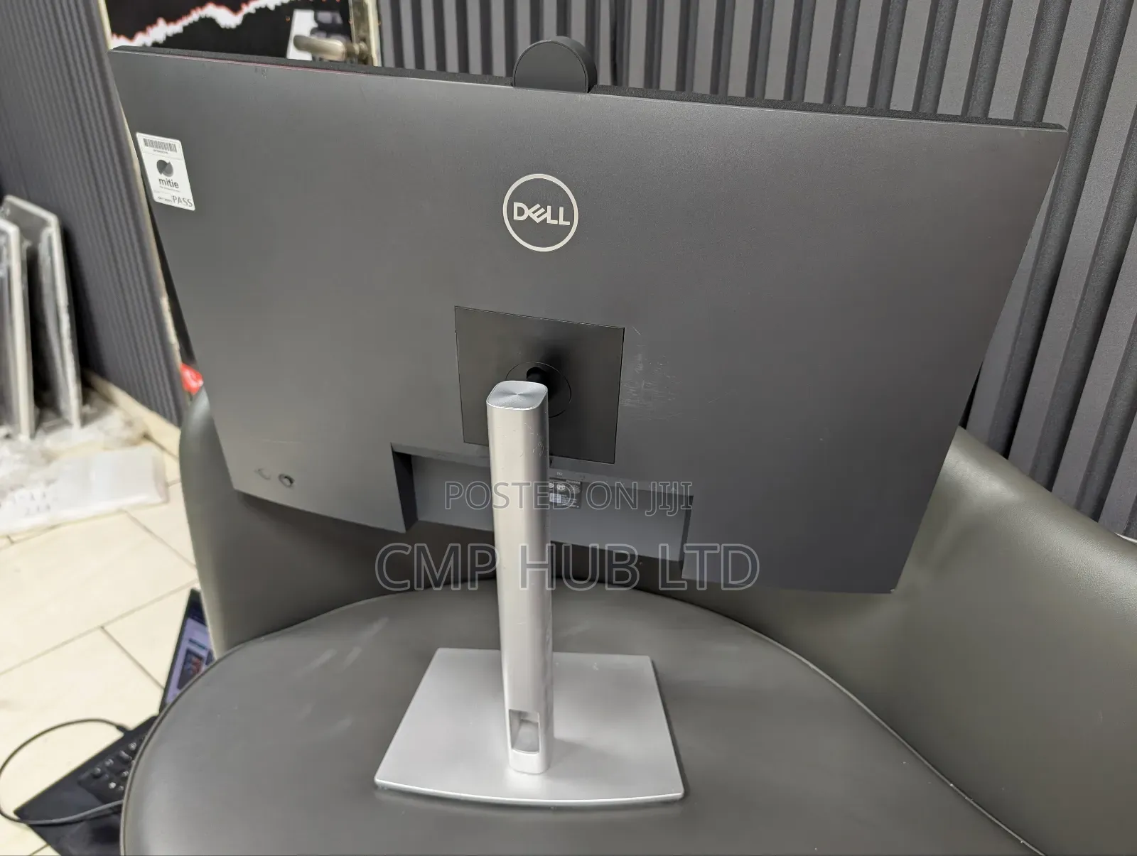 Dell 27" QHD Built-in Webcam, Dual Microphones Speakers Monitor