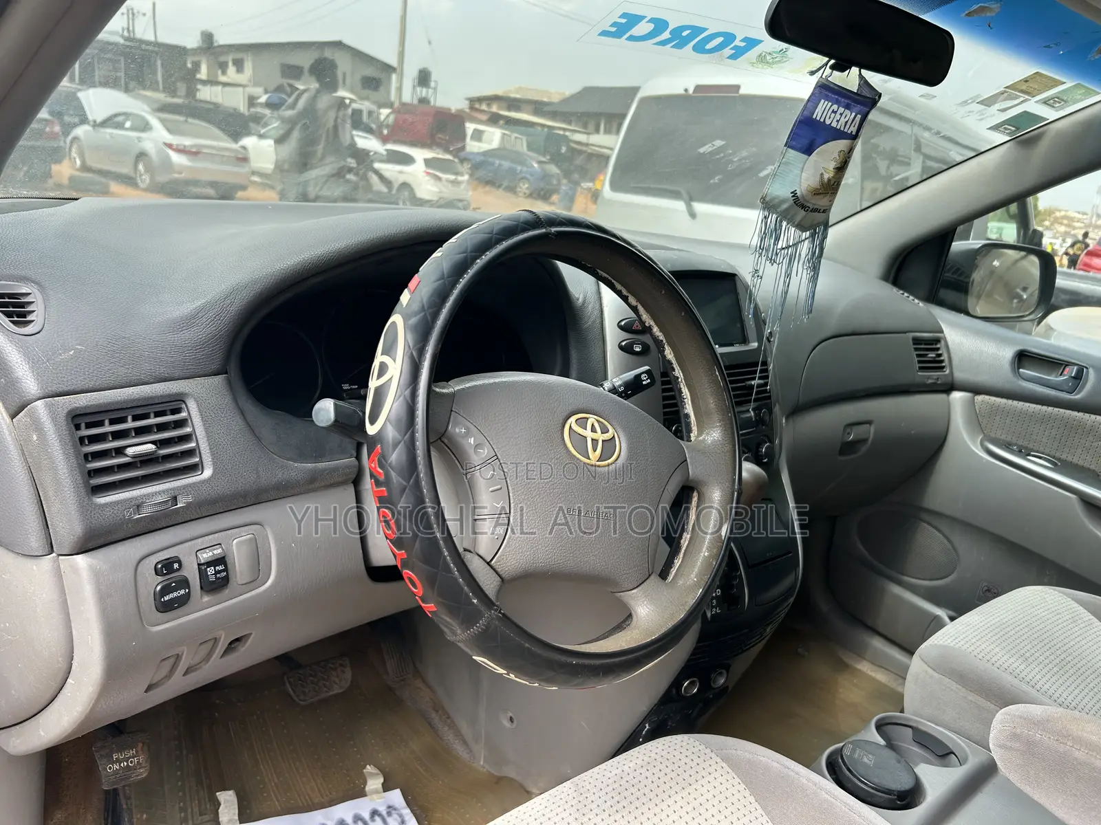 Toyota Sienna LE 2009 Silver