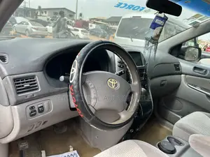 Toyota Sienna LE 2009 Silver