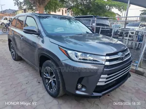 Toyota Highlander XLE V6 4x2 (3.5L 6cyl 6A) 2016 Black