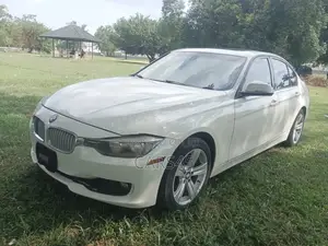 BMW 320i Sedan RWD 2013 White