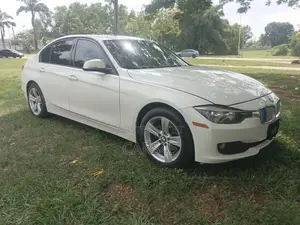 BMW 320i Sedan RWD 2013 White