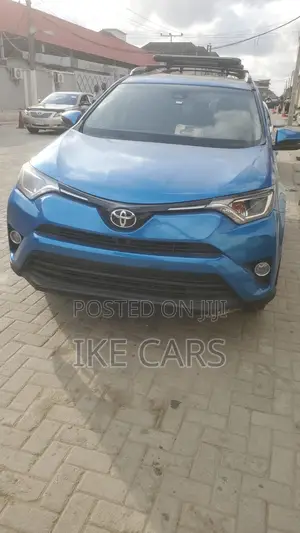 Toyota RAV4 XLE FWD (2.5L 4cyl 6A) 2017 Blue
