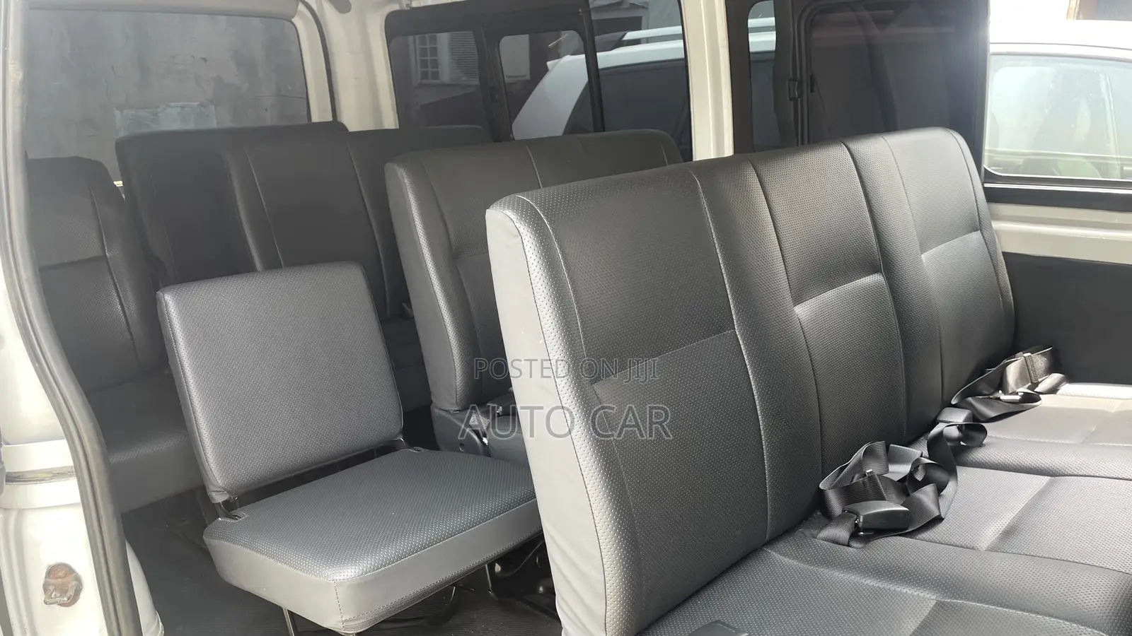 Toyota HiAce 2013 White