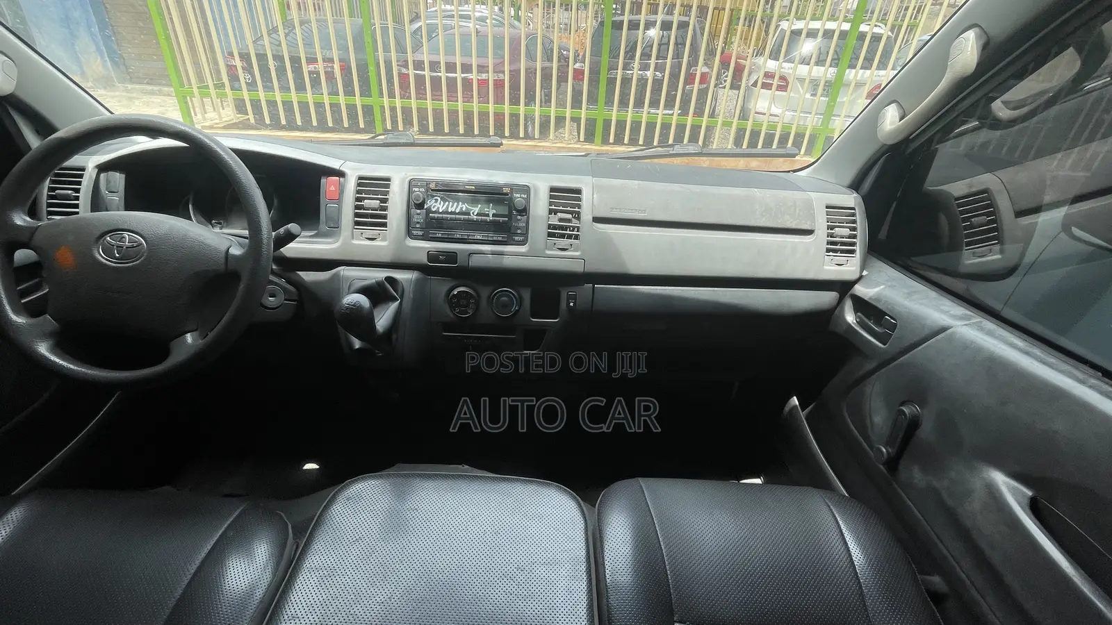 Toyota HiAce 2013 White