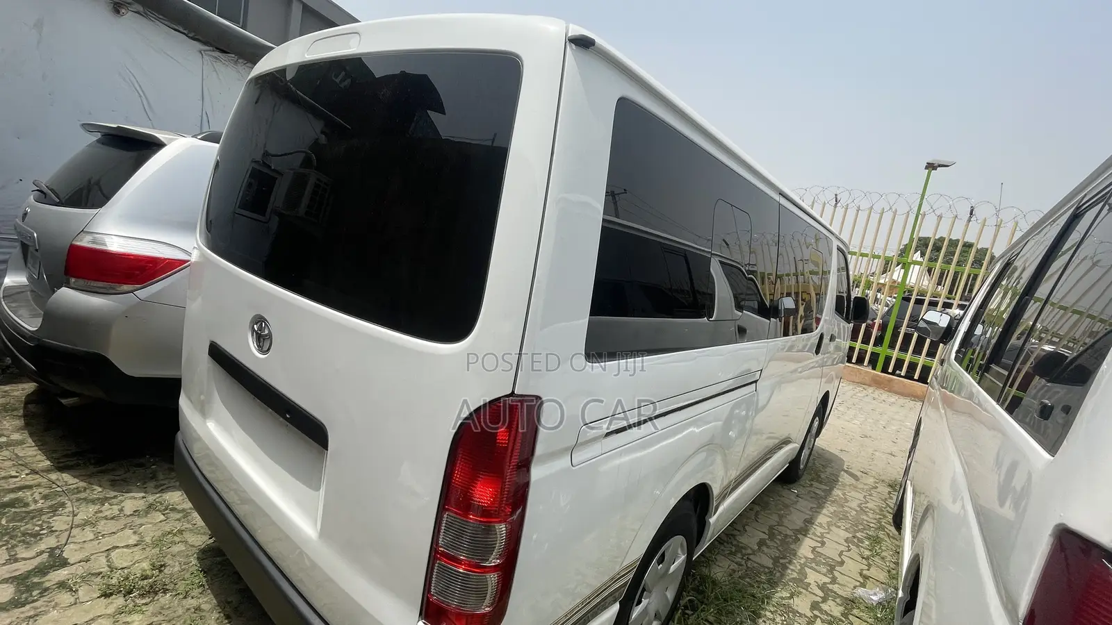 Toyota HiAce 2013 White