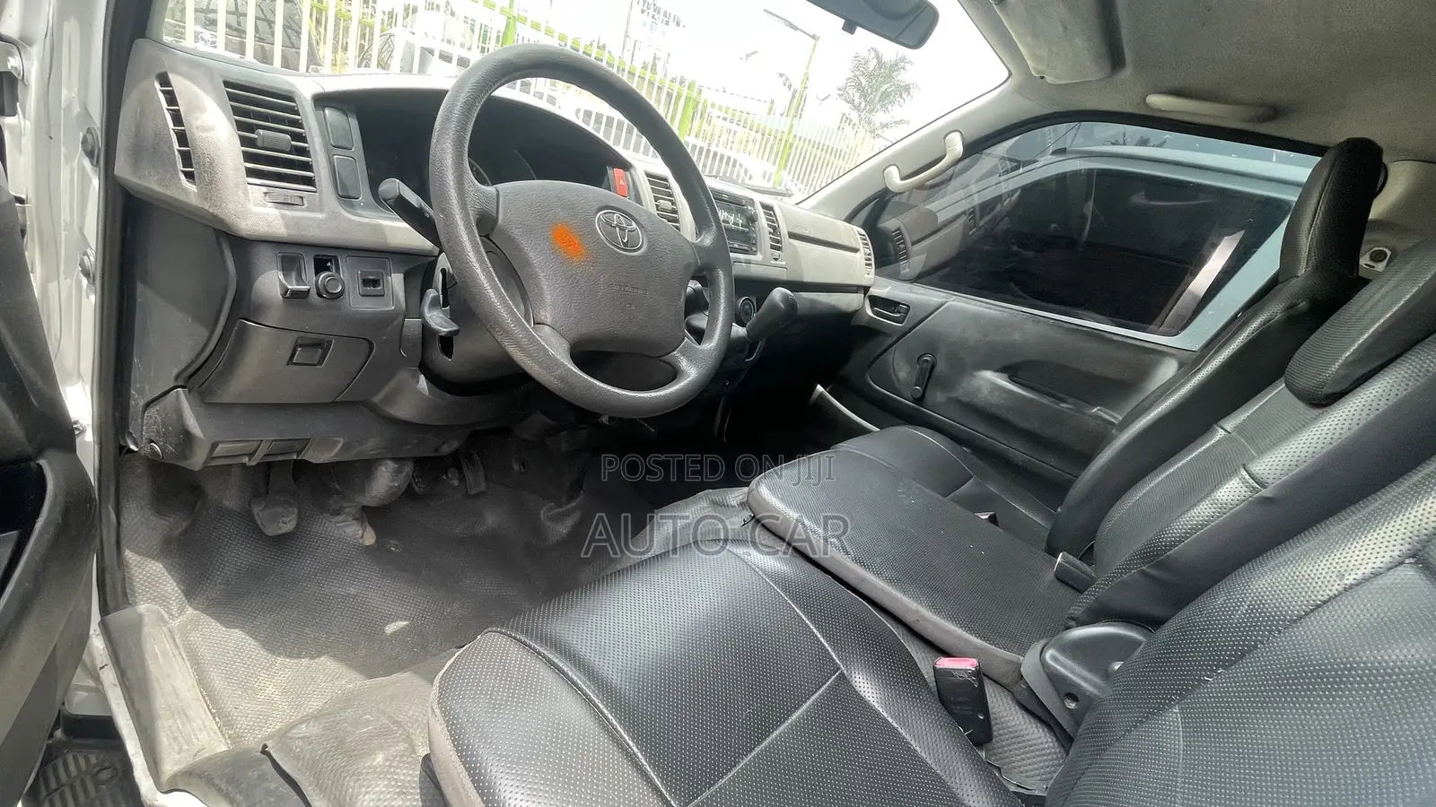 Toyota HiAce 2013 White