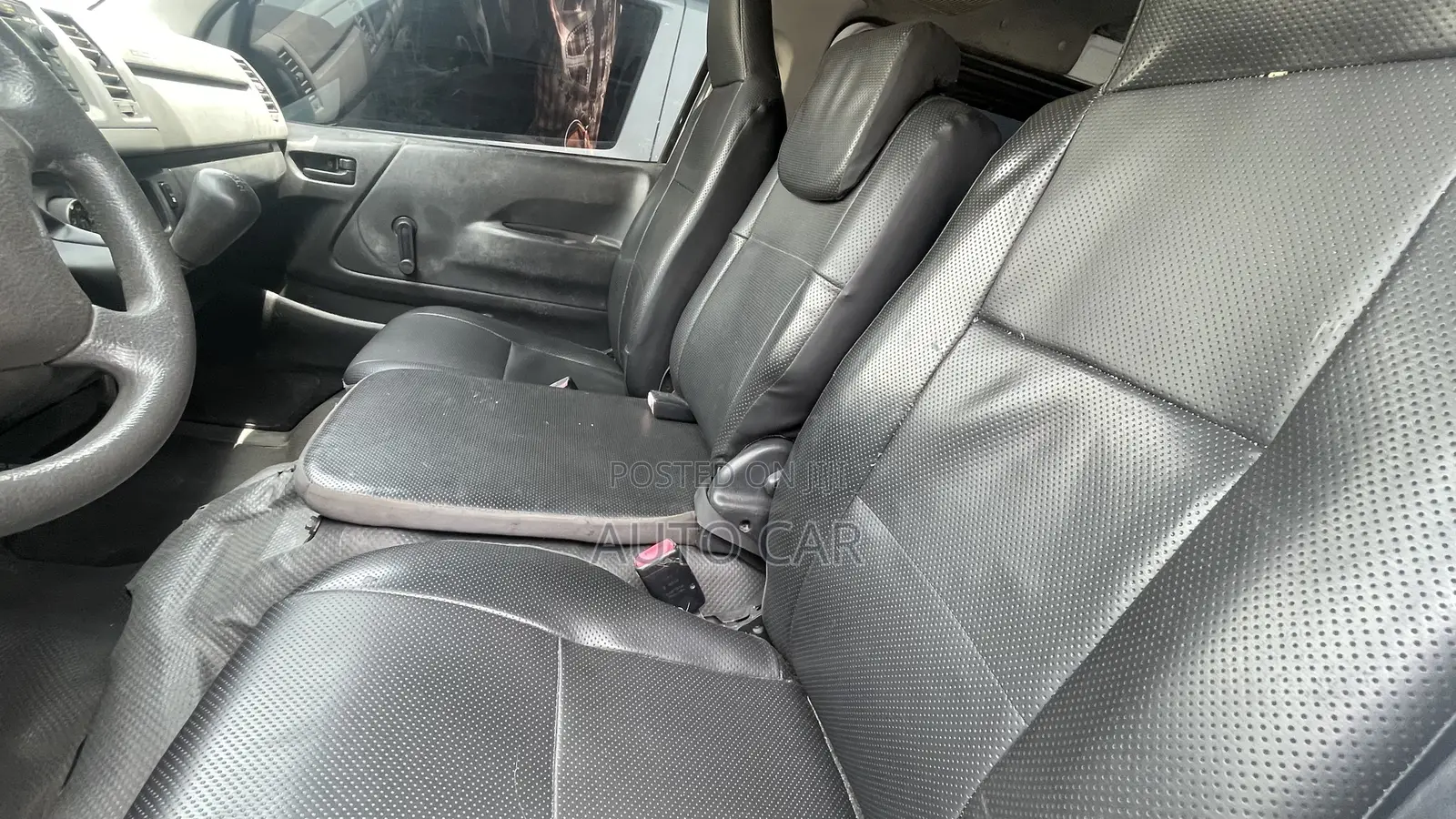 Toyota HiAce 2013 White