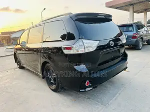 Toyota Sienna 2011 Black