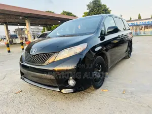 Toyota Sienna 2011 Black