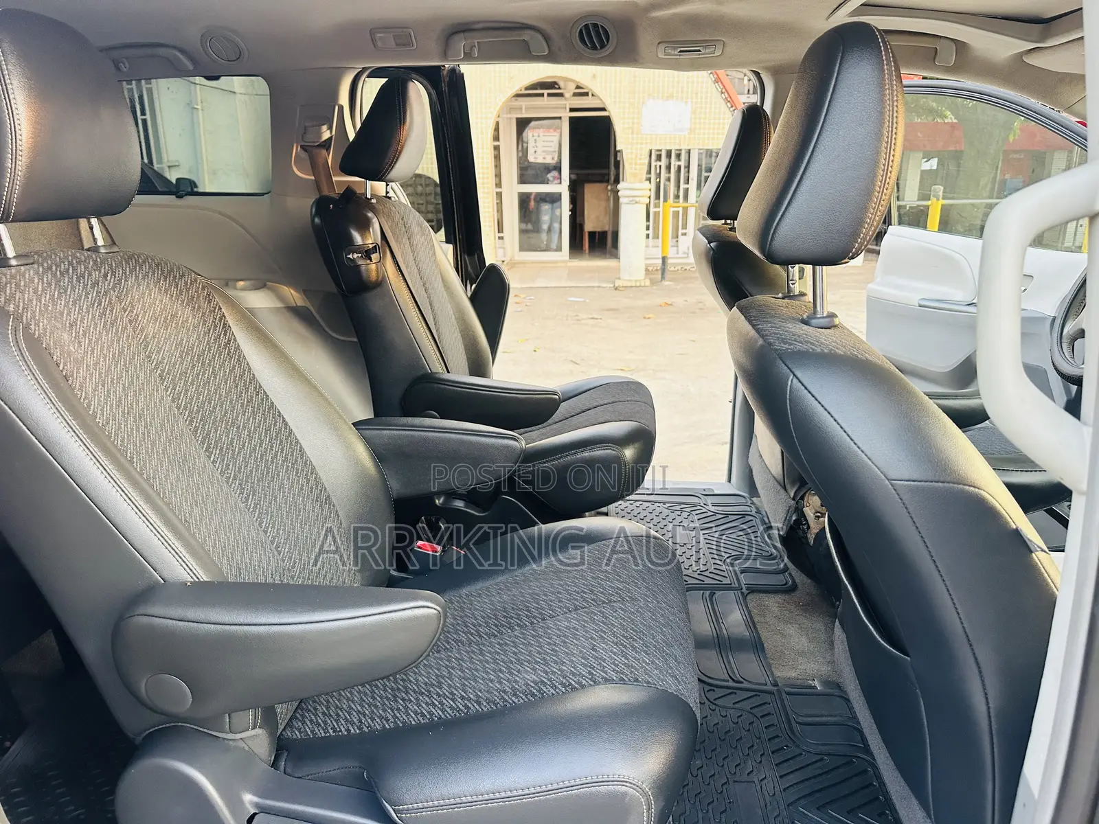 Toyota Sienna 2011 Black