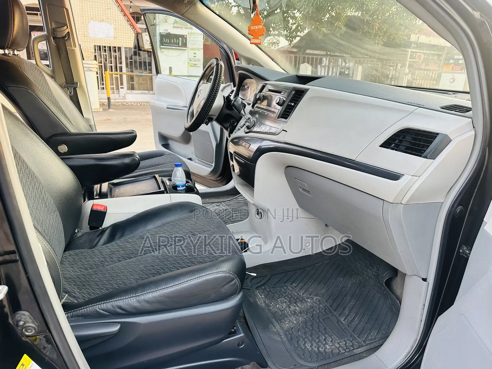 Toyota Sienna 2011 Black