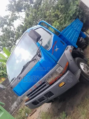 Mitsubishi Fuso Truck 6tyres