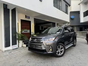 Toyota Highlander XLE 4dr SUV AWD (3.5L 6cyl 6A) 2015 Gray